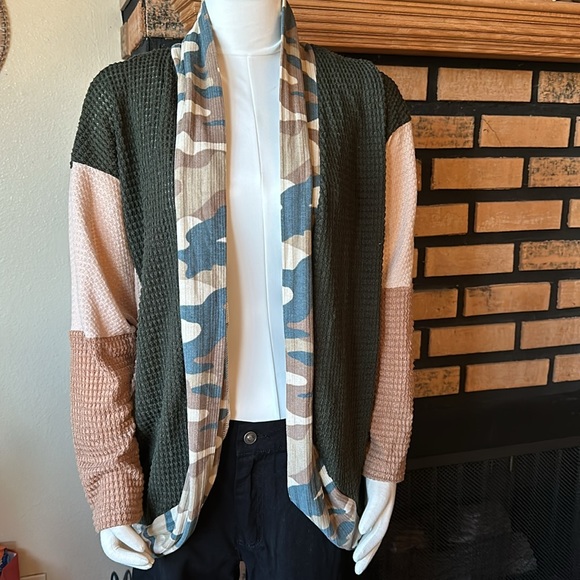 Camo Print Color Block Cardigan - Picture 4 of 6